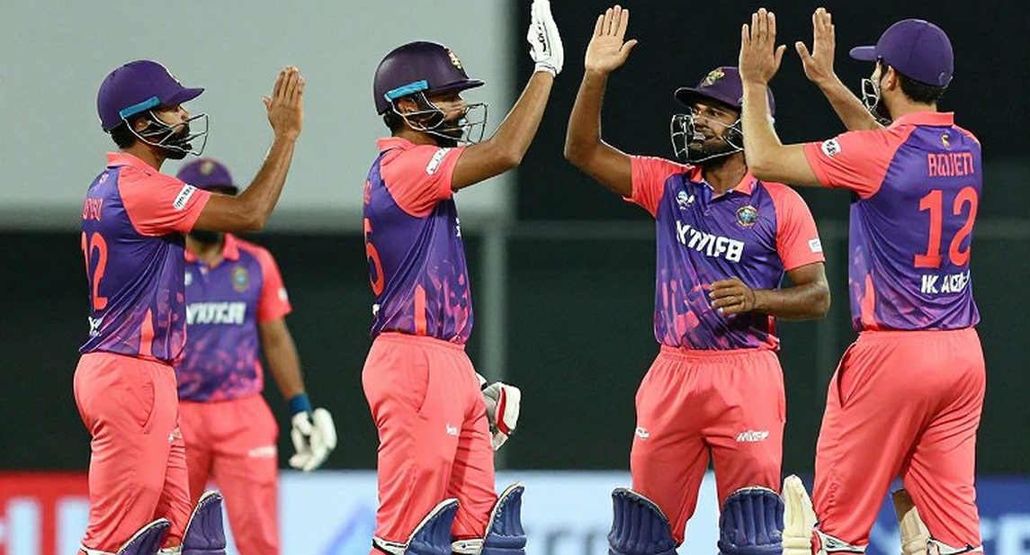 খালি নোটবুকের সাক্ষ্য: ট্রান্সফার উইন্ডোতে যখন ক্রিকেট-বিশ্লেষণ নিজের তথ্যহীনতা স্বীকার করে
